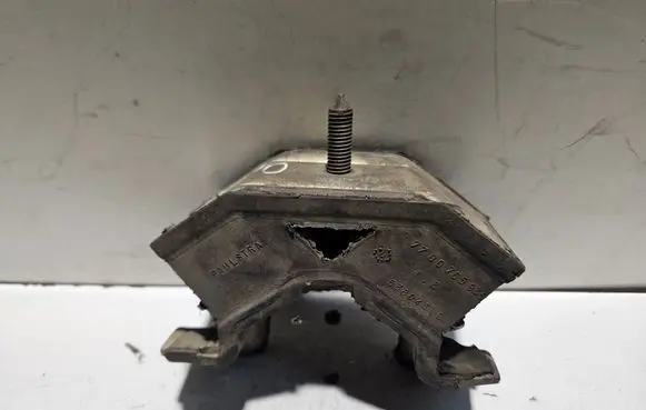 Engine mount bracket