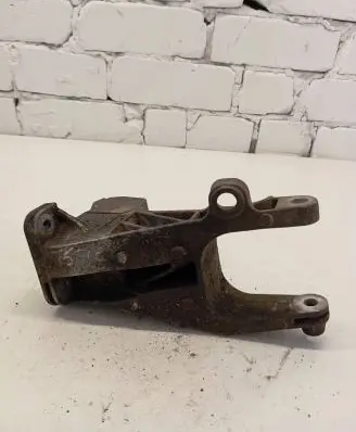 Volkswagen Transporter - Caravelle T5 Engine mounting bracket 7H0198343