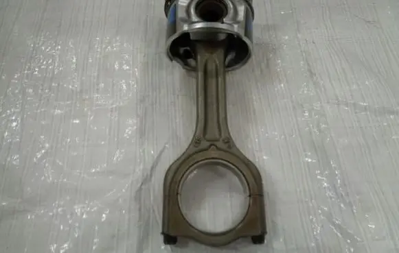 Citroen Berlingo Piston with connecting rod 619
