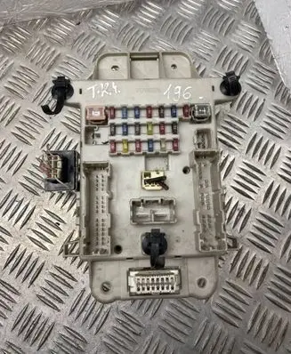 Toyota RAV 4 (XA20) Fuse box set