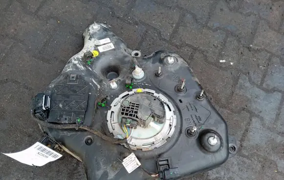 Audi A6 S6 C7 4G AdBlue liquid reservoir 4G0131877Q
