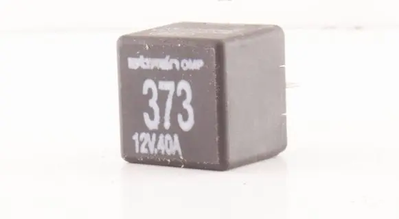 Volkswagen PASSAT B5.5 Other relay 8D0951253A