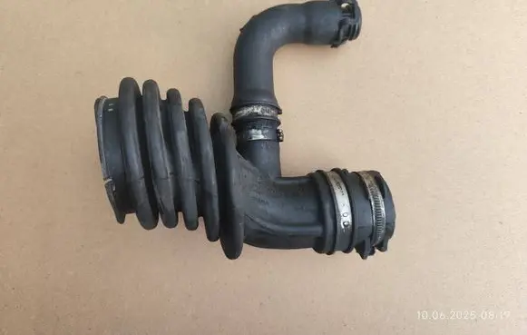 Mazda 3 II Turbo air intake inlet pipe/hose 7M5Q6886A 72100865