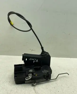 Opel Vivaro Front door lock 8200008261 91166229