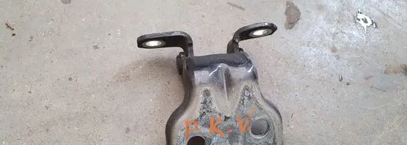 Subaru Tribeca Front door upper hinge