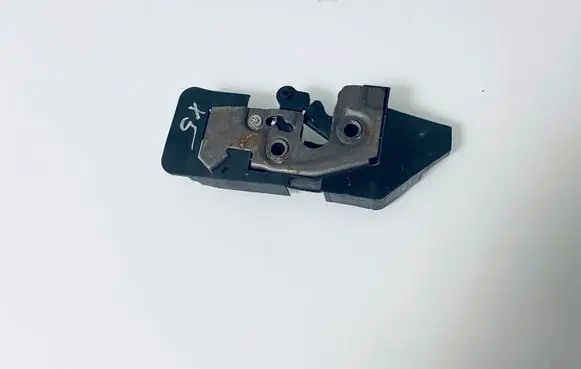 BMW X5 E53 Seat back rest lock catch 8221535