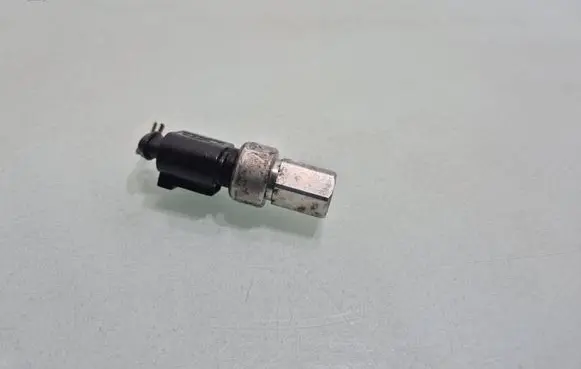 Volkswagen PASSAT CC Air conditioning (A/C) pressure sensor 