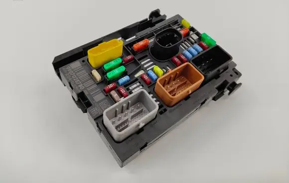 Peugeot Partner Fuse module 9807028780