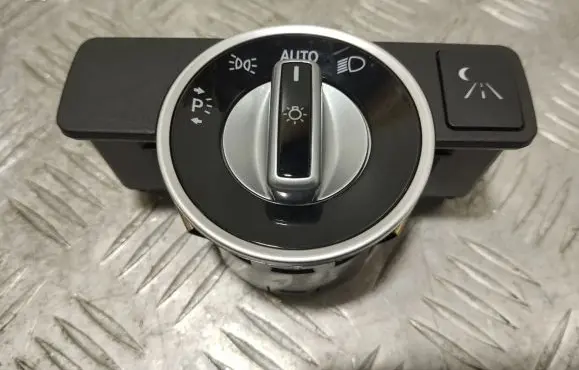 Mercedes-Benz CLS C218 X218 Light switch A2129051351