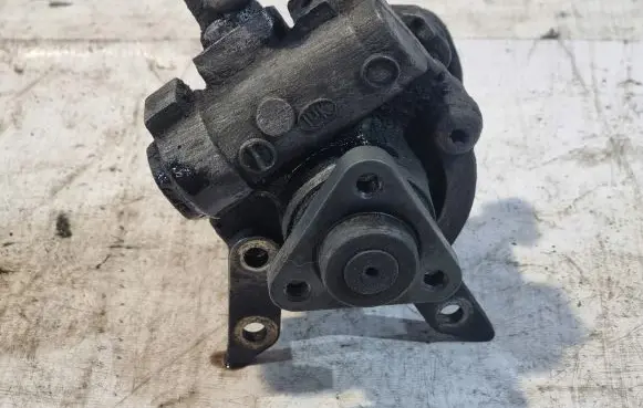 BMW 3 E36 Power steering pump