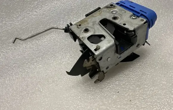 Audi A4 S4 B5 8D Rear door lock 8D0839015A