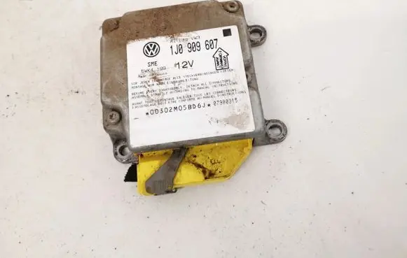 Volkswagen PASSAT B5 Airbag control unit/module 1J0909607 5WK4199VW3