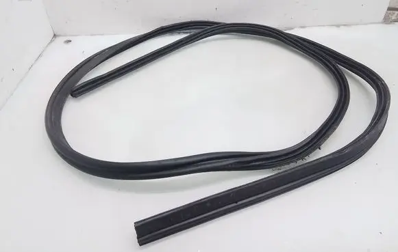 Nissan Note (E11) Trunk rubber seal (body) 