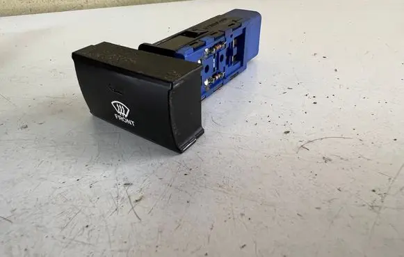 Hyundai Santa Fe Windscreen/window heater switch 202002962