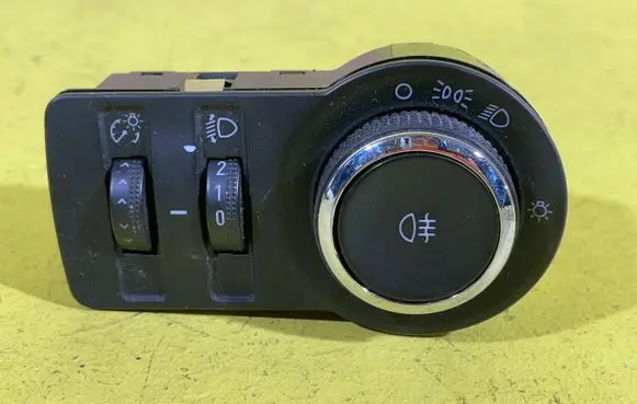 Opel Astra J Tailgate/trunk/boot open switch 