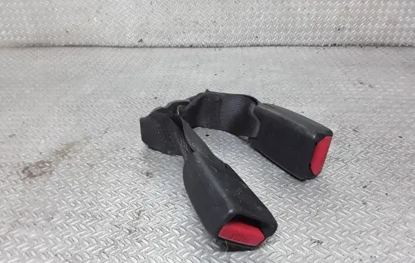 Lexus IS 220D-250-350 Middle seatbelt buckle (rear) 