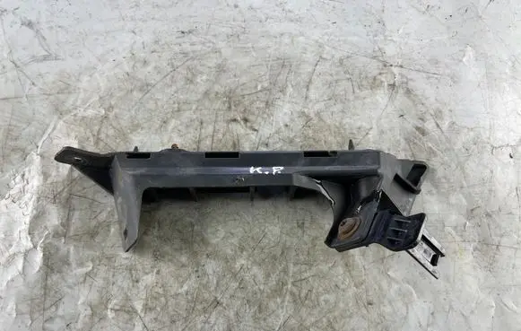Front bumper mounting bracket