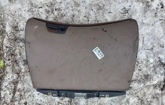 Volvo V70 Glove box 8650371