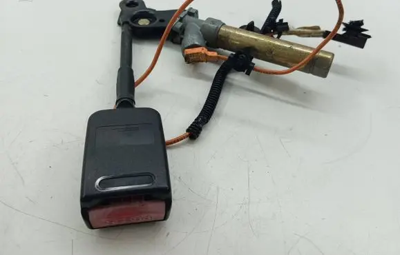 Peugeot 406 Front seatbelt buckle 9620824980