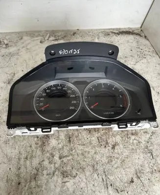 Volvo V70 Speedometer (instrument cluster) 31343323AA
