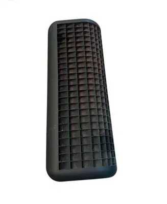Quarter panel pressure vent