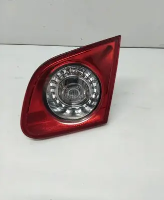 Tailgate rear/tail lights