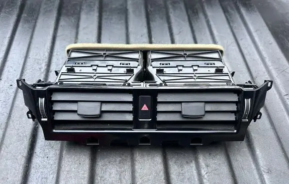 Land Rover Discovery 5 Dash center air vent grill 09846003 09846002 08289008