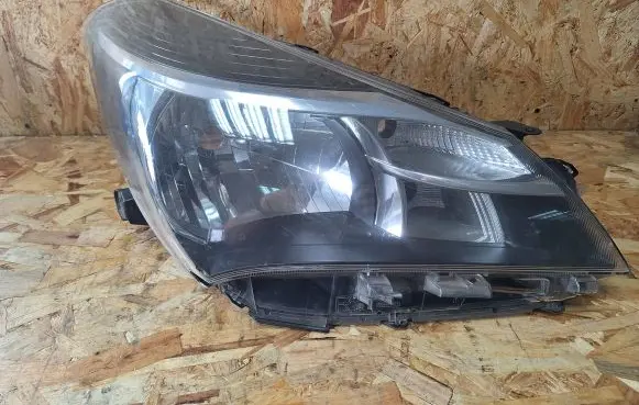 Toyota Yaris Headlight/headlamp