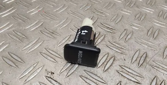 Toyota Prius (XW50) 12 V Socket (front) 