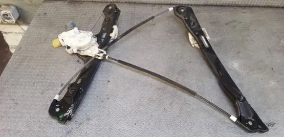 BMW 1 E81 E87 Front door window regulator with motor 0130822226 6927027