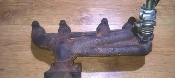 Volkswagen Polo Exhaust manifold 038253033c