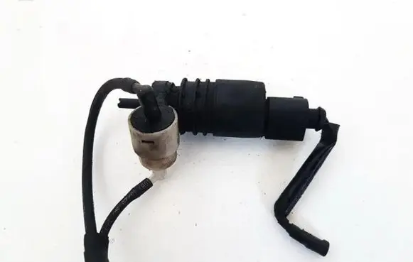Volkswagen Polo Windscreen/windshield washer pump
