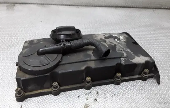Volkswagen PASSAT B6 Rocker cam cover 03G103475