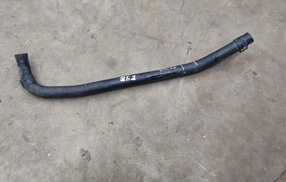 Volkswagen Jetta VI Engine coolant pipe/hose 04E122447P