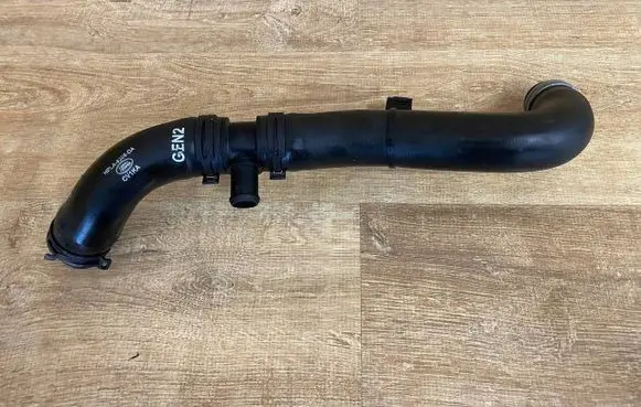 Land Rover Discovery 5 Engine coolant pipe/hose HPLA8286DA