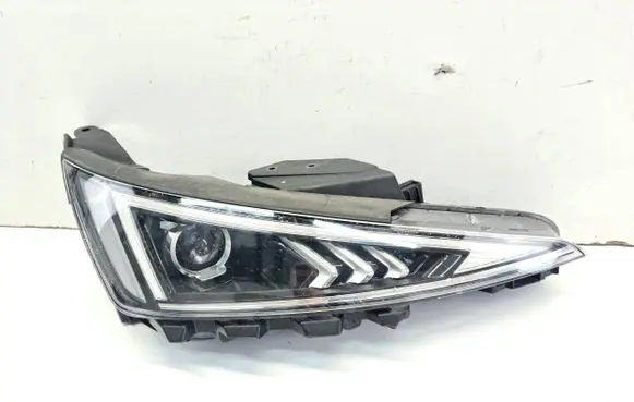 Hyundai Elantra VI Headlight/headlamp 92102-F2