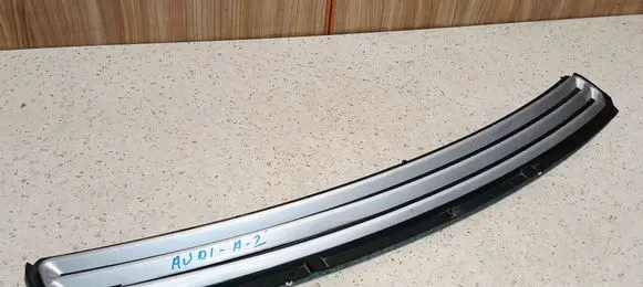 Audi A2 Bonnet/hood grill 8Z0819103