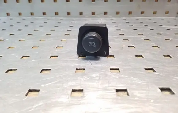 Opel Antara Wing mirror switch 201004180