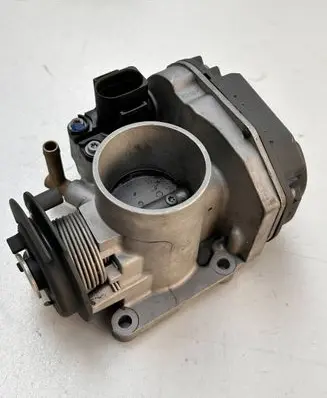 Volkswagen Polo III 6N 6N2 6NF Throttle body valve 030133064D