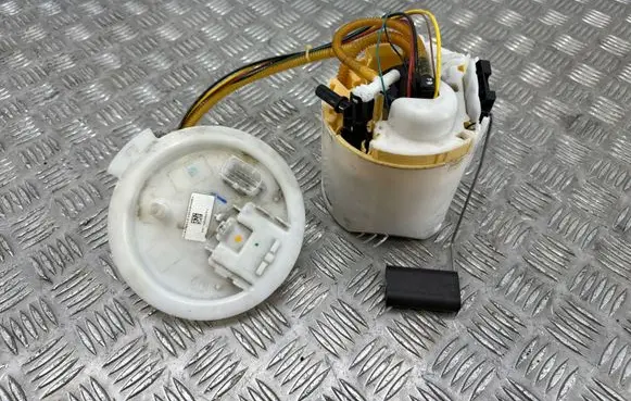 BMW 5 G30 G31 G38 In-tank fuel pump 7476101