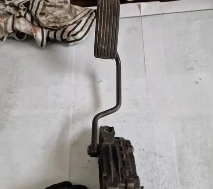 Mitsubishi Pajero Clutch pedal mounting bracket assembly 