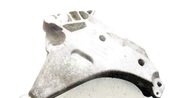 Skoda Octavia Mk2 (1Z) Engine mounting bracket 03L199207 KTS102V120 HJS19C03