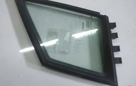 Toyota Corolla Verso AR10 Front door vent window glass four-door AS2