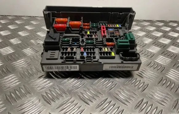 BMW 1 E81 E87 Fuse module 9119446