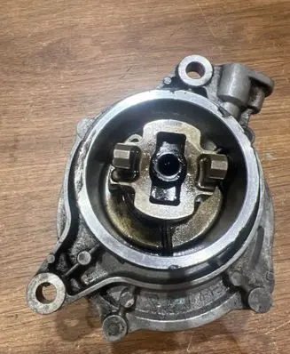 BMW 5 E60 E61 Vacuum pump 7791232