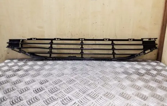 Volvo V40 Front bumper lower grill