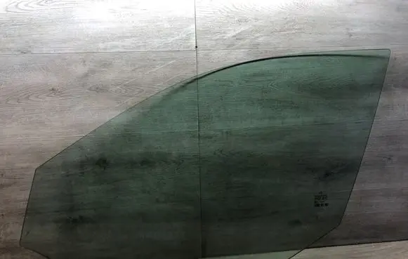 Mercedes-Benz E W212 Front door window glass four-door 43R000677 DOT39AS2M35 E000189