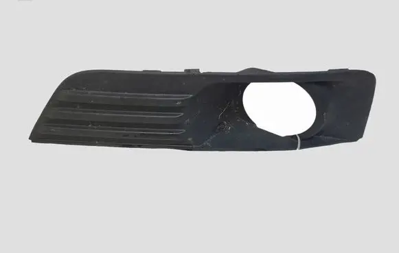 Ford Focus Front fog light trim/grill 4M5119952AE