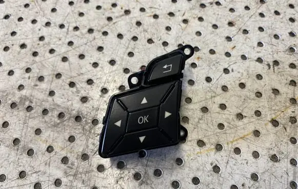 Mercedes-Benz A W176 Steering wheel buttons/switches A2185400162