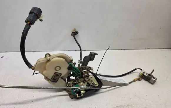 KIA Sorento Front door lock 1234